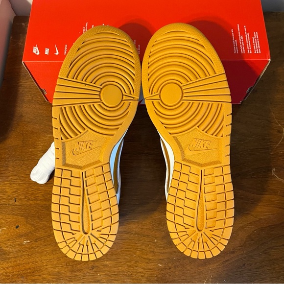 NIKE Dunk Low Reverse Dark Curry - Picture 9 of 11